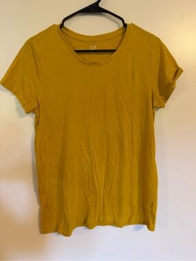 GAP Women's Mustard Crewneck Short Sleeve Tee